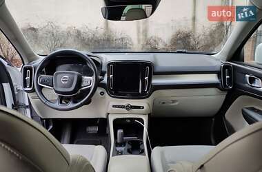 Внедорожник / Кроссовер Volvo XC40 2019 в 
