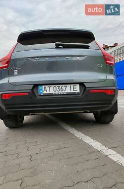Позашляховик / Кросовер Volvo XC40 2019 в 