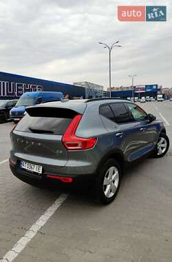 Позашляховик / Кросовер Volvo XC40 2019 в 