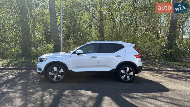Внедорожник / Кроссовер Volvo XC40 2020 в 