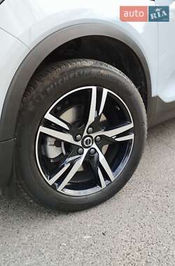 Внедорожник / Кроссовер Volvo XC40 2023 в 