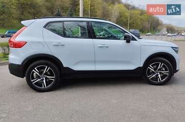 Внедорожник / Кроссовер Volvo XC40 2023 в 