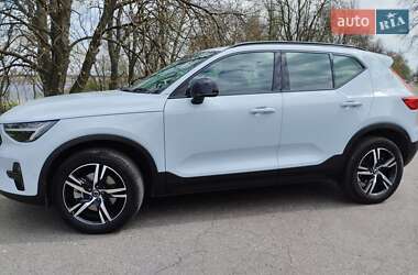 Внедорожник / Кроссовер Volvo XC40 2023 в 
