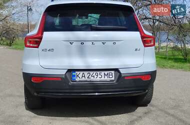 Внедорожник / Кроссовер Volvo XC40 2023 в 