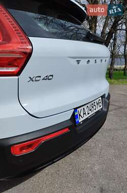 Внедорожник / Кроссовер Volvo XC40 2023 в 