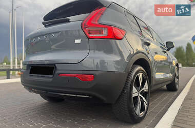 Позашляховик / Кросовер Volvo XC40 2021 в 