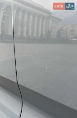 Позашляховик / Кросовер Volvo XC40 2021 в 