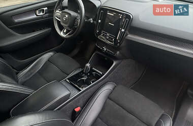 Позашляховик / Кросовер Volvo XC40 2021 в 