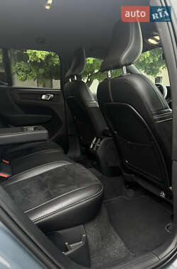 Позашляховик / Кросовер Volvo XC40 2021 в 