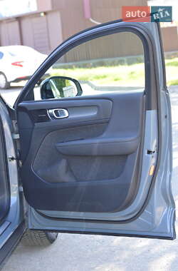 Внедорожник / Кроссовер Volvo XC40 2021 в 