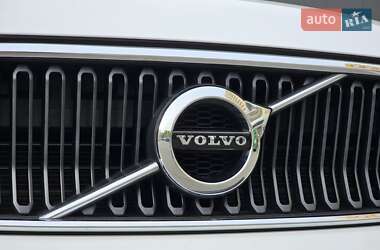 Внедорожник / Кроссовер Volvo XC40 2021 в 