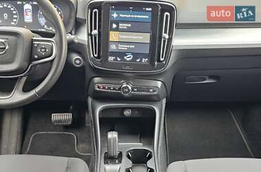 Внедорожник / Кроссовер Volvo XC40 2021 в 