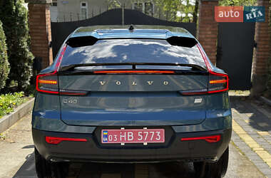 Позашляховик / Кросовер Volvo XC40 2023 в 