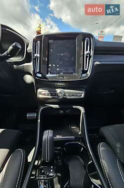 Внедорожник / Кроссовер Volvo XC40 2021 в 