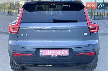 Позашляховик / Кросовер Volvo XC40 2022 в 