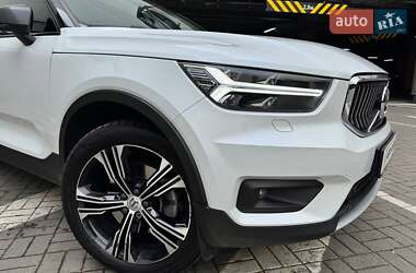 Внедорожник / Кроссовер Volvo XC40 2018 в 