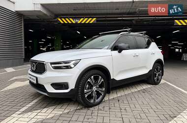 Внедорожник / Кроссовер Volvo XC40 2018 в 