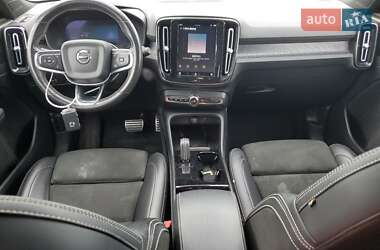 Позашляховик / Кросовер Volvo XC40 2021 в 