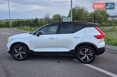 Позашляховик / Кросовер Volvo XC40 2021 в 