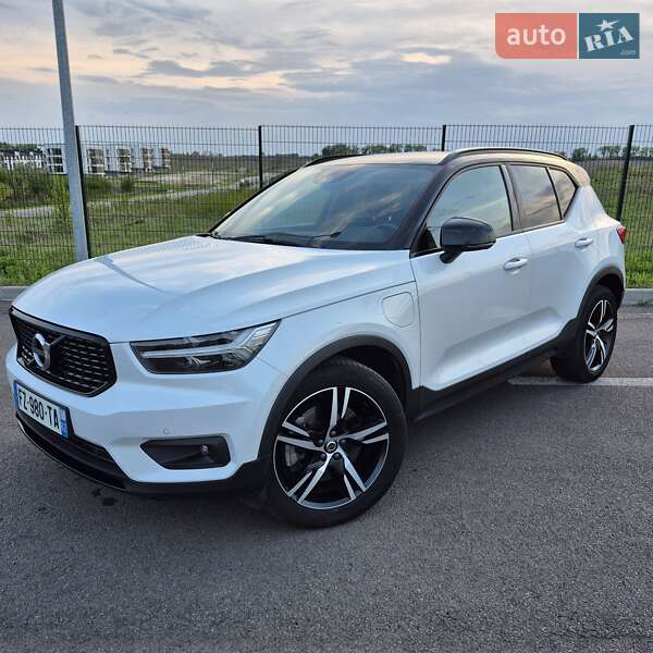Позашляховик / Кросовер Volvo XC40 2021 в 