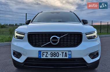 Позашляховик / Кросовер Volvo XC40 2021 в 