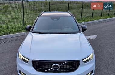 Позашляховик / Кросовер Volvo XC40 2021 в 