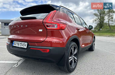 Внедорожник / Кроссовер Volvo XC40 2020 в 