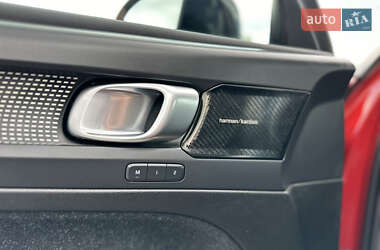 Внедорожник / Кроссовер Volvo XC40 2020 в 