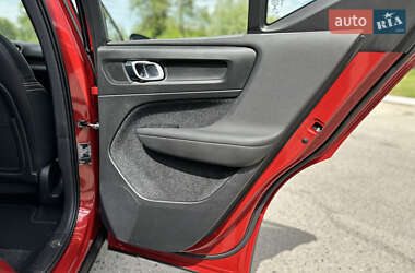 Внедорожник / Кроссовер Volvo XC40 2020 в 