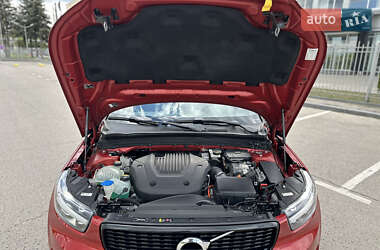 Внедорожник / Кроссовер Volvo XC40 2020 в 
