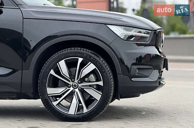 Позашляховик / Кросовер Volvo XC40 2020 в 