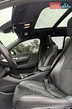 Позашляховик / Кросовер Volvo XC40 2020 в 