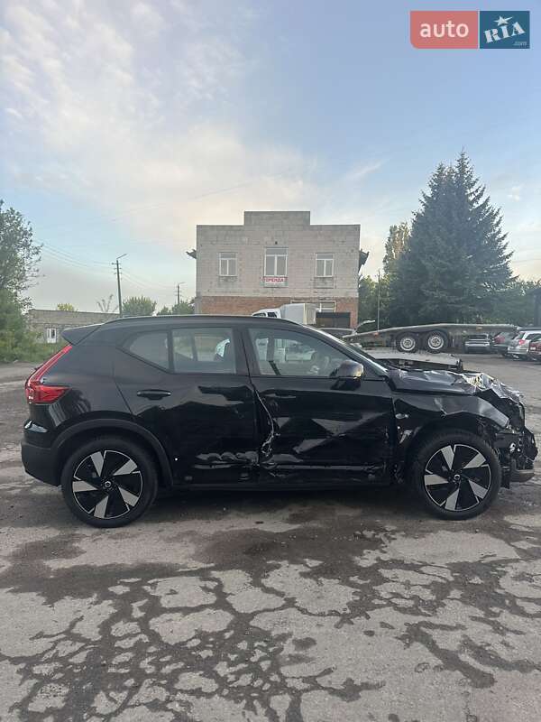 Внедорожник / Кроссовер Volvo XC40 2023 в Ровно