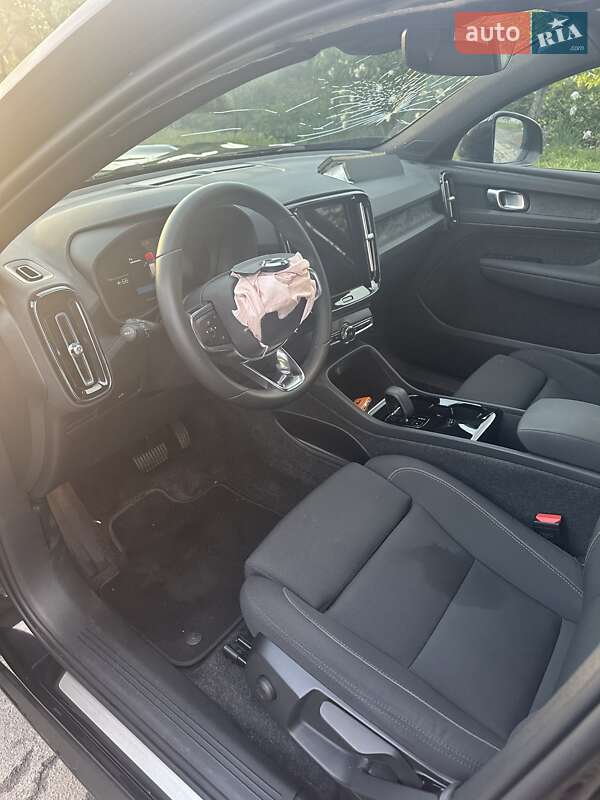 Внедорожник / Кроссовер Volvo XC40 2023 в Ровно