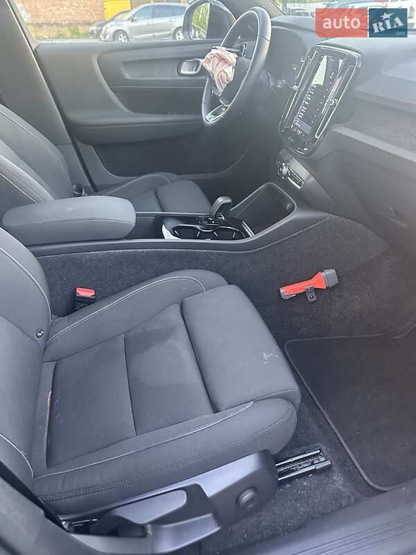 Внедорожник / Кроссовер Volvo XC40 2023 в Ровно