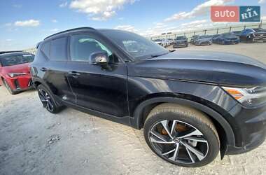 Позашляховик / Кросовер Volvo XC40 2020 в 