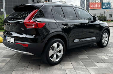 Внедорожник / Кроссовер Volvo XC40 2022 в 
