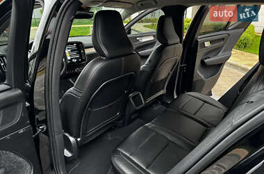 Внедорожник / Кроссовер Volvo XC40 2022 в 