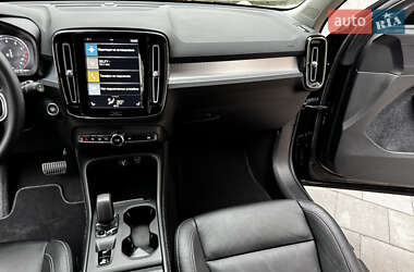 Внедорожник / Кроссовер Volvo XC40 2022 в 