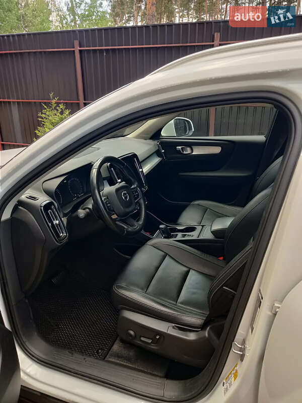 Внедорожник / Кроссовер Volvo XC40 2021 в Киеве