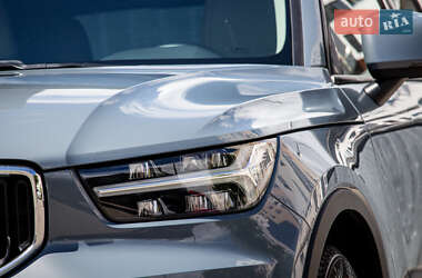 Позашляховик / Кросовер Volvo XC40 2020 в 