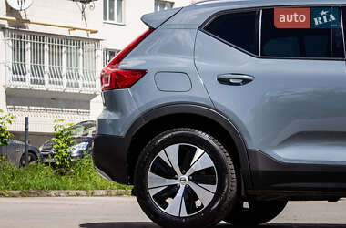 Позашляховик / Кросовер Volvo XC40 2020 в 