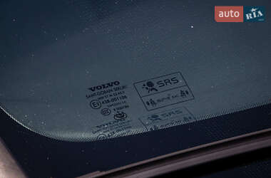 Позашляховик / Кросовер Volvo XC40 2020 в 