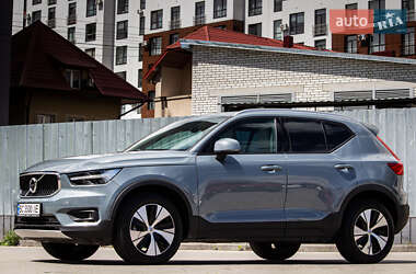 Позашляховик / Кросовер Volvo XC40 2020 в 