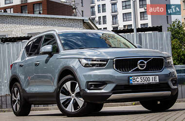 Позашляховик / Кросовер Volvo XC40 2020 в 