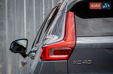 Позашляховик / Кросовер Volvo XC40 2020 в 