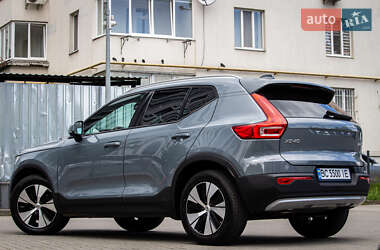 Позашляховик / Кросовер Volvo XC40 2020 в 