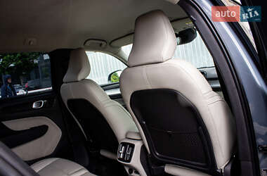 Позашляховик / Кросовер Volvo XC40 2020 в 
