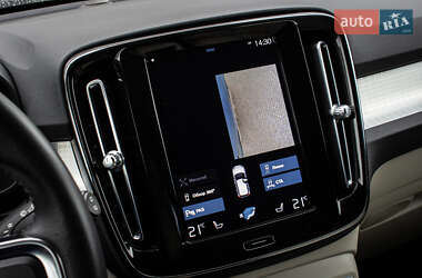 Позашляховик / Кросовер Volvo XC40 2020 в 