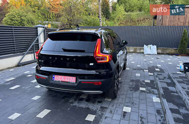 Позашляховик / Кросовер Volvo XC40 2021 в 